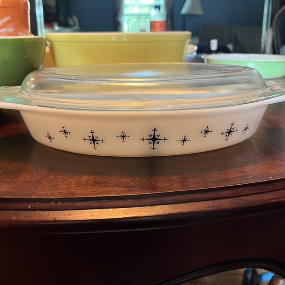 Vintage Pyrex Atomic Starburst Compass Divided Baking Dish with Lid - Picture 2 of 6